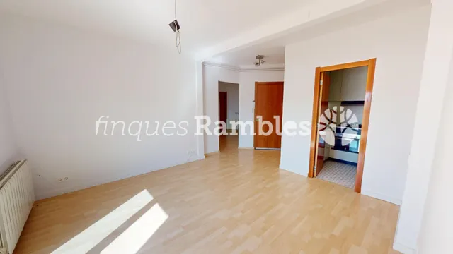 Dues terrasses, bones vistes i la calma d'un àtic a Igualada — 5