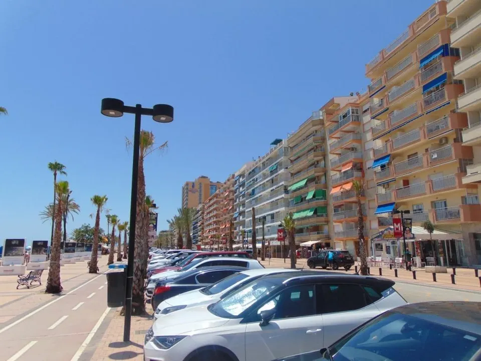 Piso en Los Boliches (Fuengirola), 1ª línea de playa