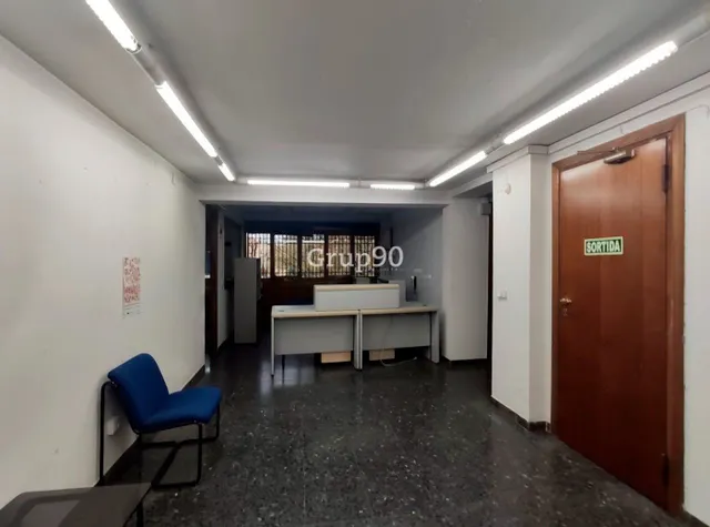 3 LOCALES COMERCIALES EN  ZONA INSTITUT — 10
