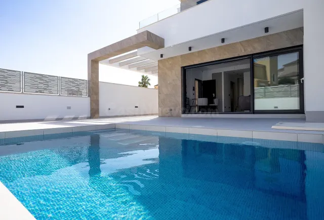 LUJOSAS VILLAS "EL GALÁN" - ZONA VILLAMARTÍN -