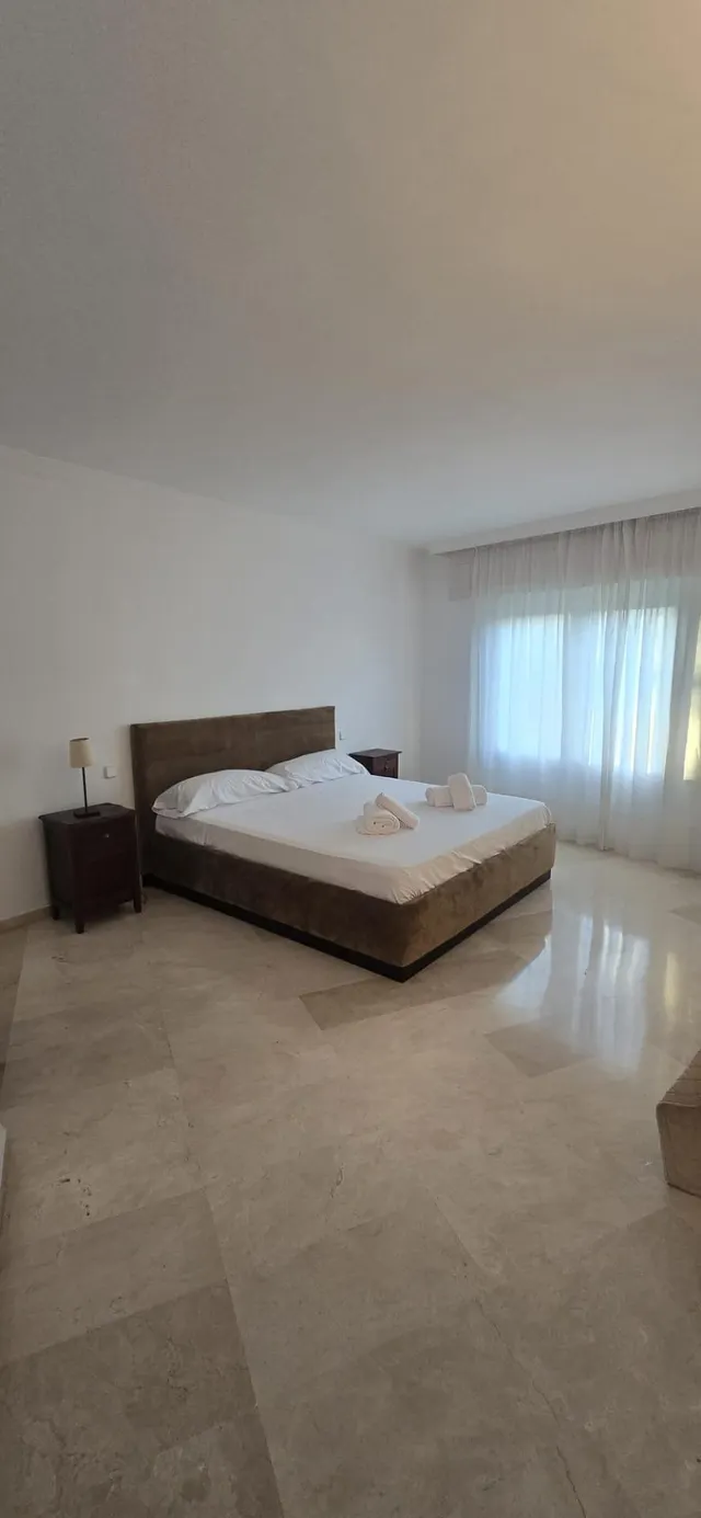 Piso amplio y luminoso de tres dormitorios  en primera línea de playa en Hacienda Beach II-III | CABANILLAS REAL ESTATE — 23