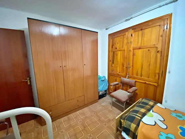 Piso de 4 habitaciones con ascensor en la calle Sant Blai, cerca de la universidad — 13