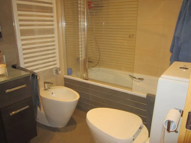 APARTAMENTO, 80 M2, SALÓN, COCINA, 2 HAB., 2 BAÑOS, TRASTERO, 2 P.GARAJE. MUCHAS MEJORAS. EXTERIOR. — 19