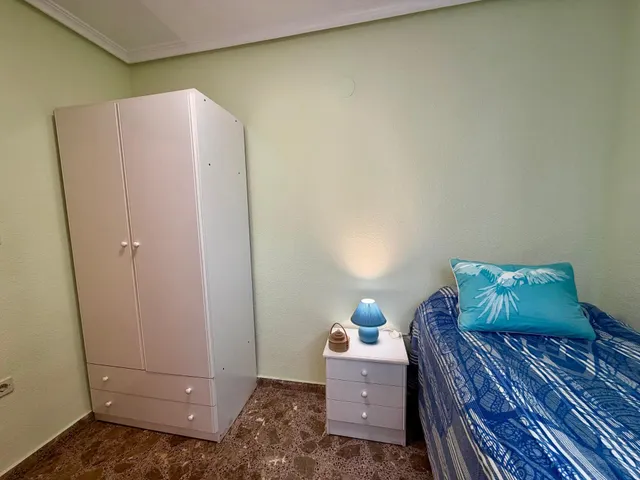 ¡Apartamento de tres dormitorios y amplia terraza al sur cerca de la playa, en Avenida de Habaneras! Torrevieja — 14