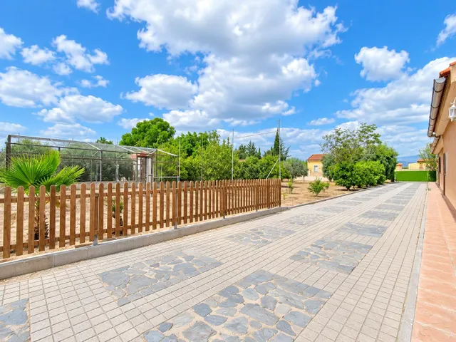 Villa con piscina y parcela de 14.000 m2 en Orihuela — 21
