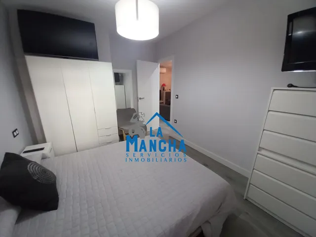 INMOBILIARIA LA MANCHA VENDE CASA BAJA CON TERRAZA Y PISCINA EN MADRIGUERAS ( ALBACETE ). — 33