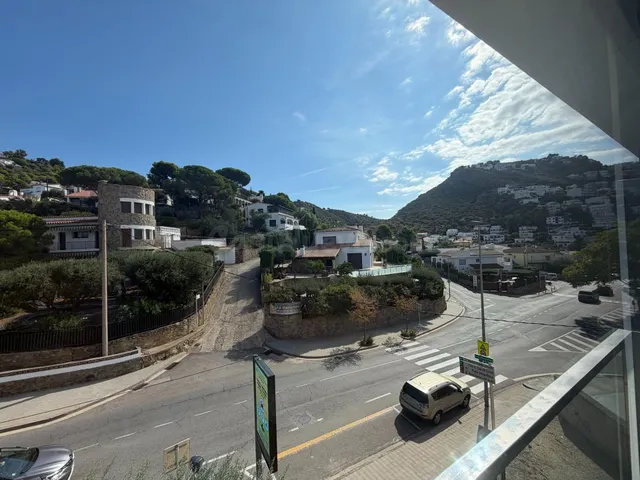 Piso reformado con espectaculares vistas al Puig Rom y parki
