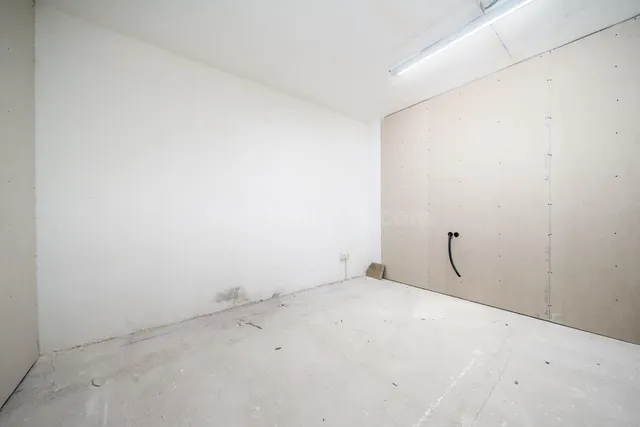 LOCAL DE 284 m2 EN ZONA CASTILLO DE BELLVER - foto 4