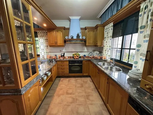 REF 7043 CHALET DE PIEDRA CON 5 DORMITORIOS EN MOS — 32