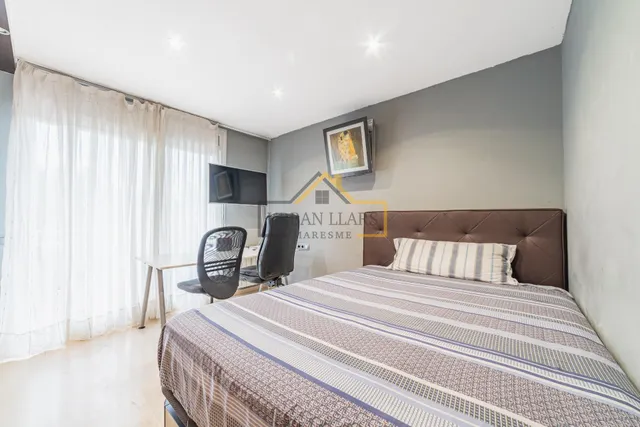 Casa adosada con piscina y garaje para 4 coches. — 22