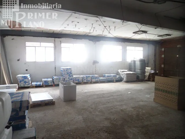 Local comercial a dos calles de 715 m2 junto a avda Don Anto