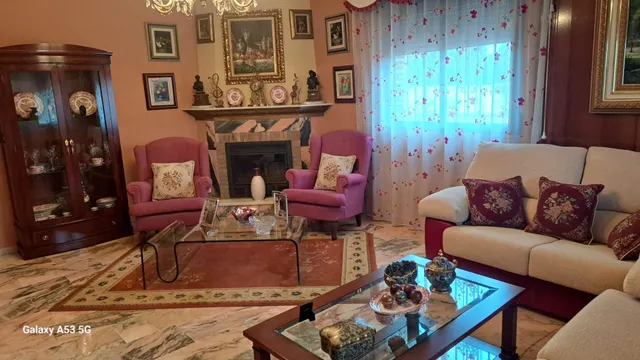 ESPECTACULAR CHALET CON DOS CASAS Y AMPLIO TERRENO — 24