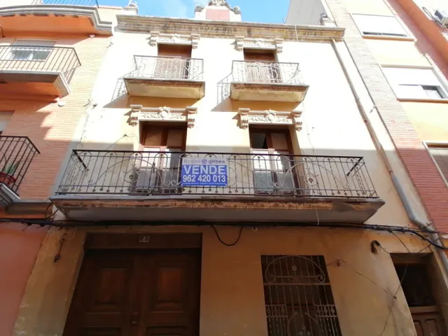 ALG508 - FINCAS GIRBÉS PRESENTA CASA EN LA CALLE DELS ANECS 