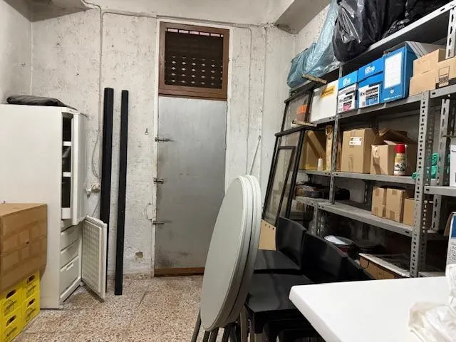 SE VENDE LOCAL TOTALMENTE INSTALADO PARA BAR — 21
