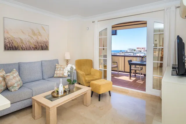 Atractivo apartamento de 2 dormitorios con amplia terraza en monte carrera. impresionantes vistas al mar. trastero y plaza de garaje. piscina comunitaria climatizada. — 12