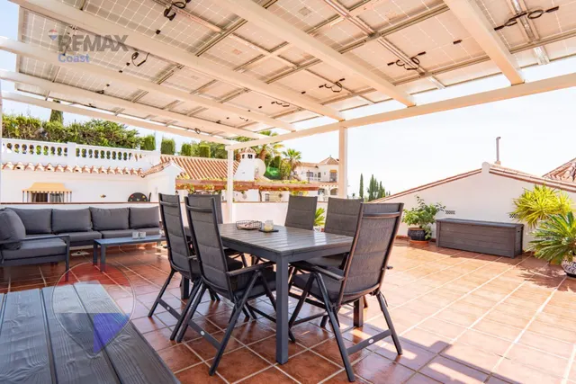 VILLA INDEPENDIENTE CON PISCINA, GRANDES TERRAZAS Y VISTAS AL MAR EN BENAJARAFE — 21
