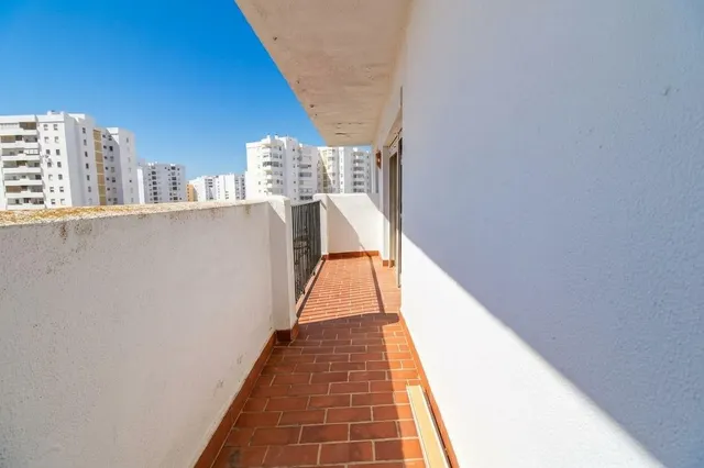 Espectacular 6ª planta con vistas al mar, terraza, garaje y piscina – Alquiler Temporada Escolar Valdelagrana El Puerto de Santa Maria — 18