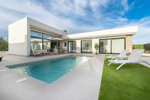 Villa de diseño con piscina privada en parcela de 550 m2 — C - foto 2