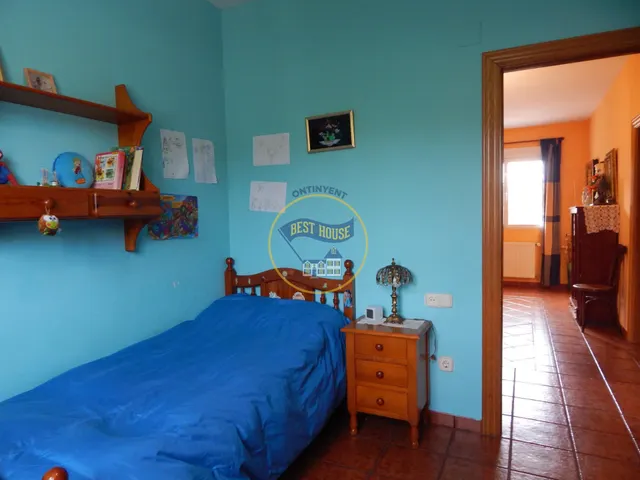 OPORTUNIDAD AMPLIO CHALET CON PISCINA MUY PRÓXIMO A LA POBLACION DE ONTINYENT — 27