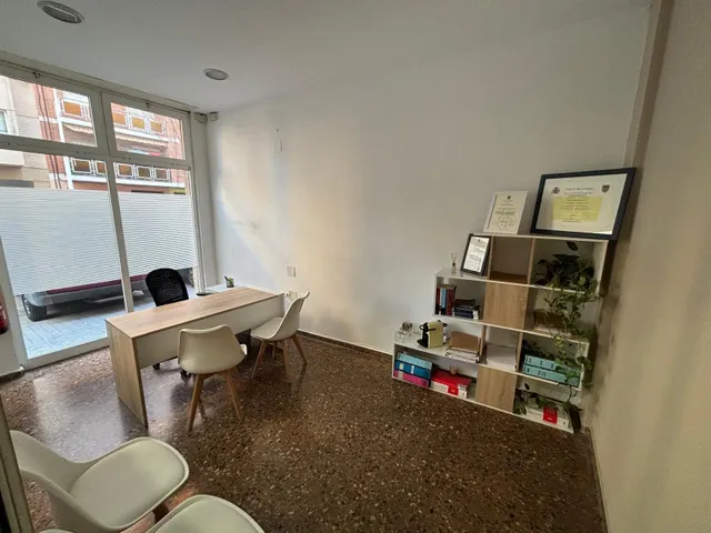 LOCAL COMERCIAL VACÍO  DE 33 METROS EN ALBORAYA IDEAL PARA DESPACHO — 8