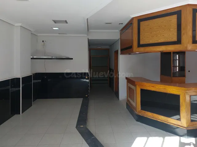 Local Comercial en Venta: Bar-Cafetería con Salida de Humo - foto 4