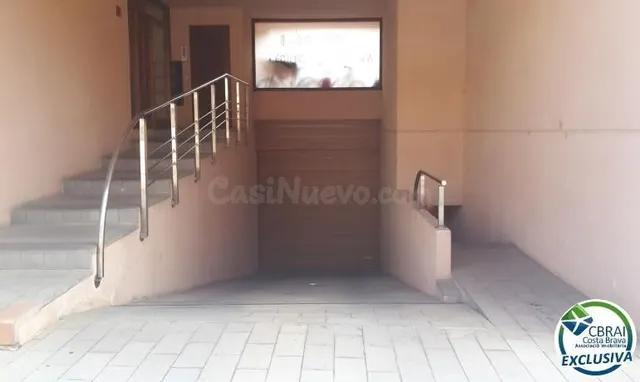 OLIVERA PALAU Plaza de parking segura para coche pequeño, mo - foto 3