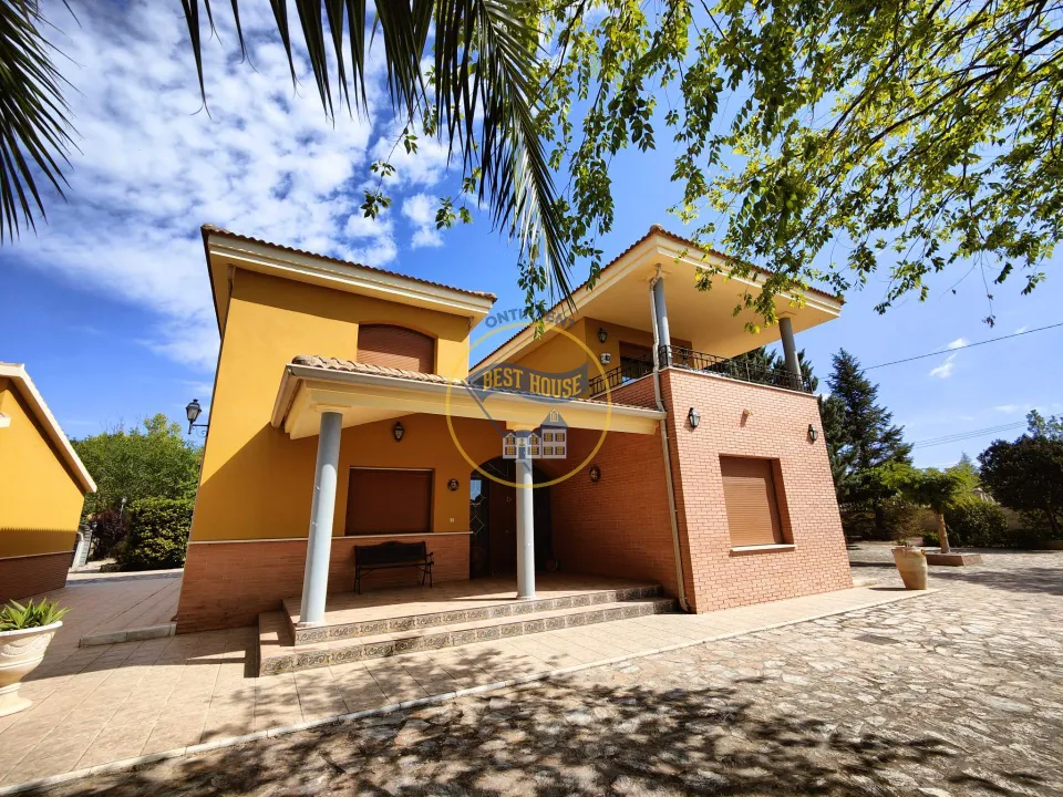 OPORTUNIDAD LUJOSO CHALET EN BANYERES DE MARIOLA (ALICANTE)