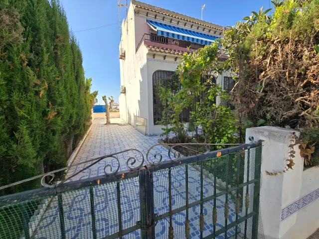 Bungalow en Planta Baja con Gran Jardín y Piscina en Torrevieja ☀️ — 12