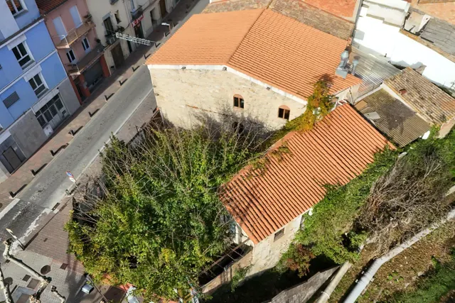 Casa de piedra semirestaurada — 20