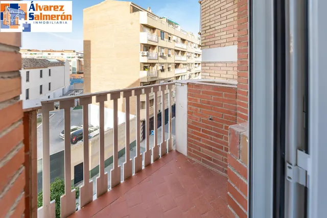 ¡Oportunidad Única en Granada! Piso Espectacular  en Plaza de Gracia — 19