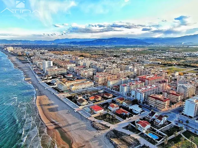 Parcela urbanística en venta en la Playa de Daimús de 1.073  - foto 2