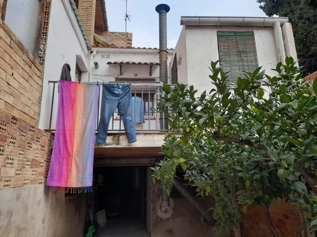 OPORTUNIDA GRAN CASA DE PUEBLO CON VIVIENDA UNIFAMILIAR Y NAV ES ANEXAS — 49