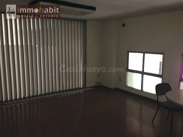 Local de 80 m2 mas 55 m2 de altillo en cap pont — 20
