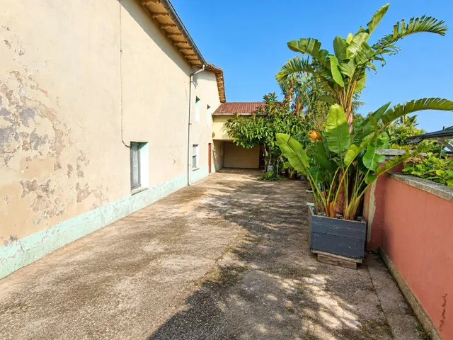 CASA LLENA DE POSIBILIDADES A UN PASO DEL MAR.- — 24