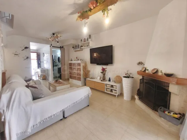 Vivienda amplia en perfecto estado en la zona alta de Gran Alacant, con piscina, parking y todos los servicios a pie — 2
