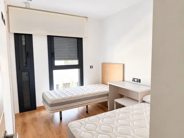 Moderno chalet adosado de 315m2 con gran garaje y piscina comunitaria — 19