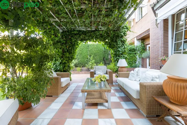 CHALET ADOSADO EN URBANIZACIÓN ADORATRICES — 11