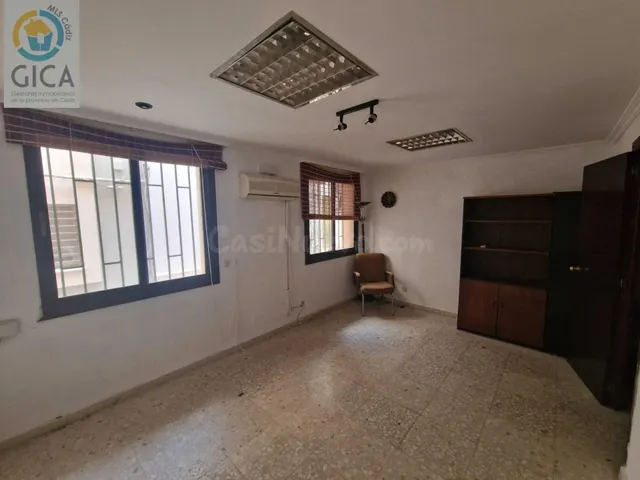 Oficina céntrica en venta y alquiler