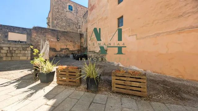 Negocio a pleno rendimiento en el casco antiguo de Cáceres — 36