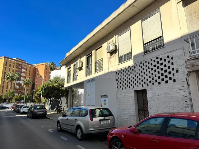 PLAZA DE GARAJE EN ALQUILER EN JACINTO BENAVENTE ALGECIRAS - foto 3