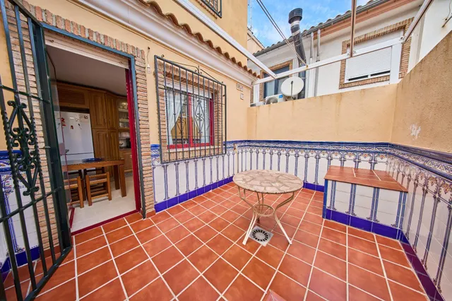 Espacio, calidez y terrazas para disfrutar: una casa con personalidad en Churriana de la Vega — 11