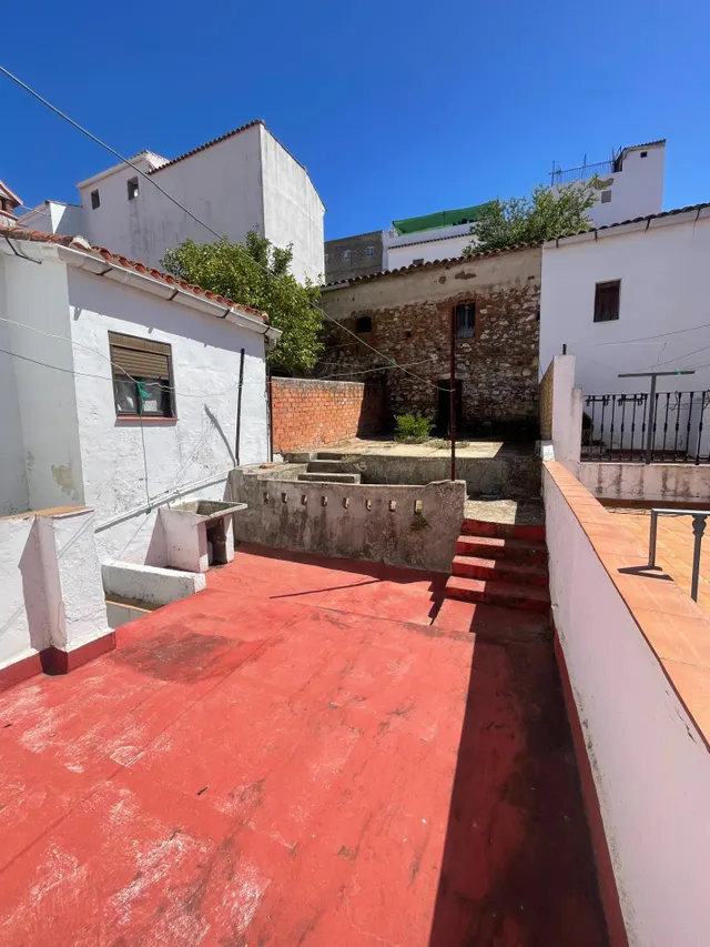 Amplia casa de planta baja con gran patio en Aroche — 34