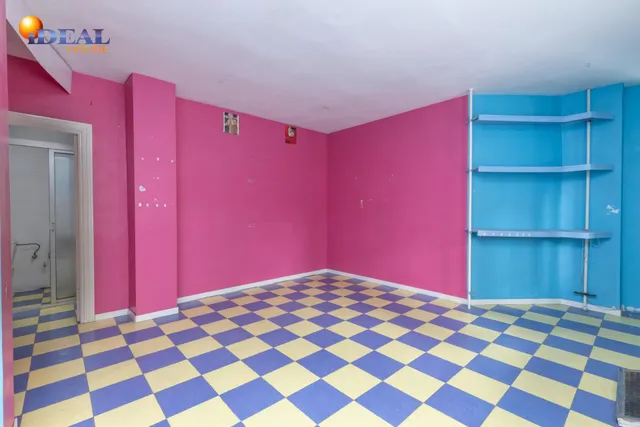 Local comercial en venta en calle agustina de aragón — 9