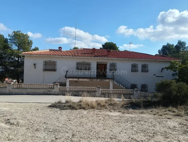 ¡Oportunidad Única de Inversión! Chalet Doble con 6 Dormitor - foto 2