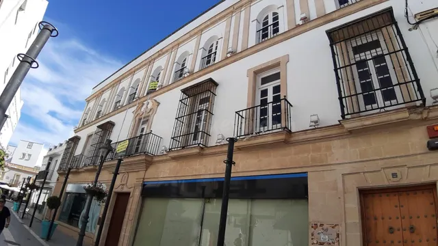Inmueble en venta en Calle Charco (Rota) — 830 m2 construido - foto 3