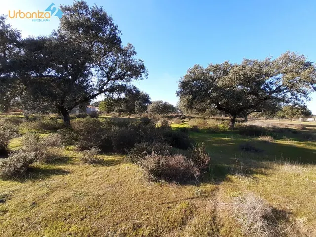 parcela en el coi con  escrituras del terreno totalmente vallada a 10 min de Badajoz — 3