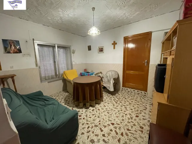 Amplia Casa en el centro de Valdeganga con Posibilidades de Reforma — 34