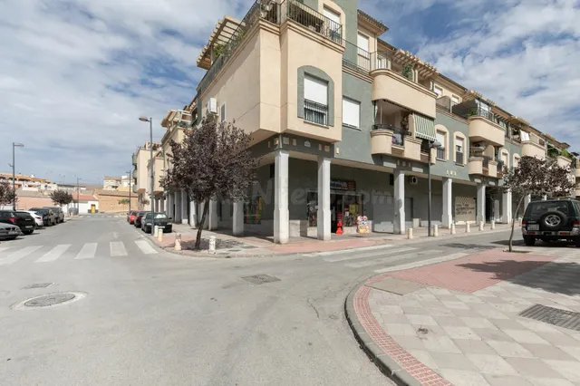 Oportunidad en Atarfe, local de origen de 222m2 — 2