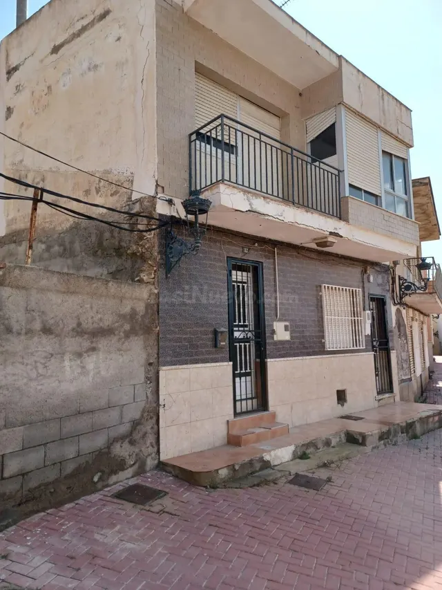 Amplia Casa en el Centro de Águilas - Oportunidad para Refor - foto 2