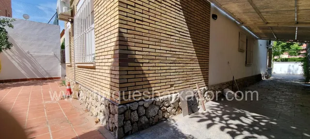 ¡FINQUES BAIXADOR PRESENTA ESTA CASA A 4 VIENTOS EN LA PLAYA! — 36